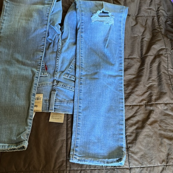 Levi’s 724 Distressed High Rise Slim Straight Jeans - Picture 11 of 16